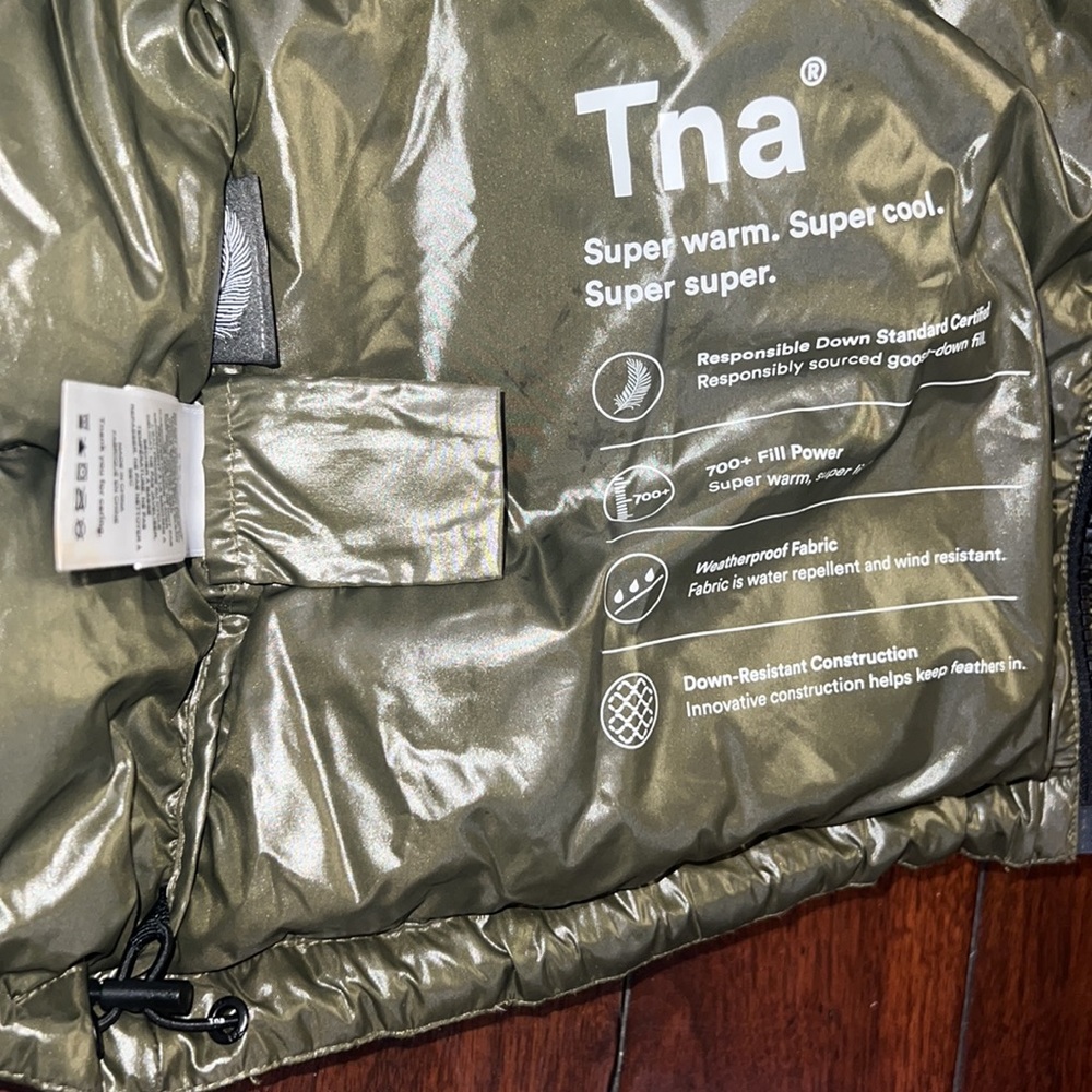 Aritzia TNA Shiny Olive Green Puffer Jacket - Picture 6 of 9